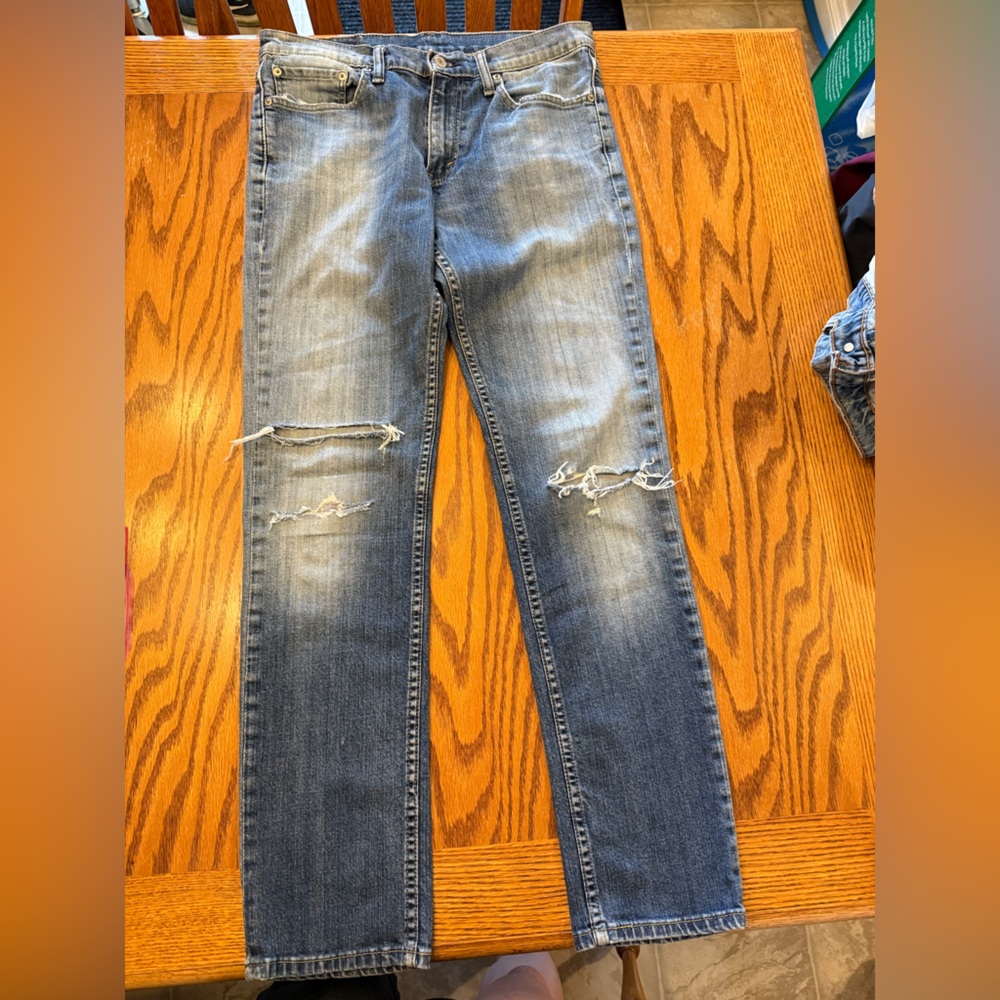 Levi's Relaxed Fit, Distressed Jeans - Size 32/32